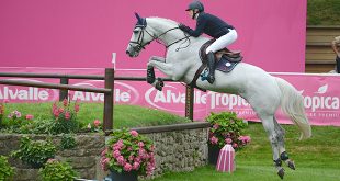 Laura Renwick (GBR) remporte son 2e derby de Dinard à la suite avec Rembrandt Blue (© Xavier Boudon)